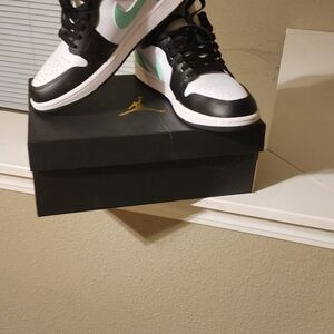 Air Jordan 1 low Sneakers in Mint and Black brand new in box